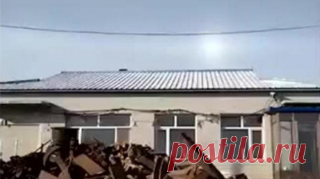 Пять солнц в небе поразили жителей Внутренней Монголии Жители китайской Внутренней Монголии смогли наблюдать пять солнц в небе во время рассвета. Об этом сообщает издание NDTV.Видео феномена опубликовали