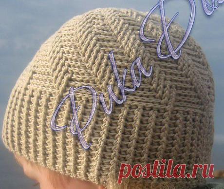 Отличная шапка мужская с рельефным узором крючком.