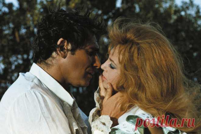 Невероятно красивая женщина, идеал женской красоты и обаяния, смотришь на нее, как на прекрасный цветок и не можешь насмотреться.

Мишель Мерсье по праву входит в десятку самых красивых женщин всех времен и народов. Сколько бы не было прекраснейших девушек в мире, таких как Мишель Мерсье больше не существует. Идеал красоты, несмотря на то, что вкусы меняются, но этот идеал остается на самом высочайшем пьедестале.