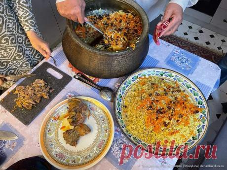 Узбекская семья показала, как готовят необычный "варёный плов" - плов по-бухарски | Путешествия с... В каждом регионе Узбекистана есть свой традиционный способ приготовления плова. Есть жареный плов, есть варёный плов, хивинский, бухарский, самаркандский, свадебный, праздничный и ещё огромное...
