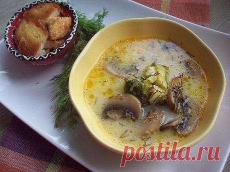 Сырный суп с шампиньонами и брокколи Ингредиенты:● Шампиньоны &mdash; 5-7 шт.● Сырки &mdash; 2 шт.● Брокколи &mdash; 200 г● Картофель &mdash; 1-2 шт.● Морковь &mdash; 1 шт.● Соль, растительное масло для обжаркиПриготовление:1. Шампиньоны нарезаем. Обжариваем минут 5-10. Морковку трем на терке и тоже обжариваем.2. Брокколи...