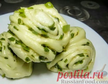Рецепт: Китайские паровые булочки с зеленым луком на RussianFood.com