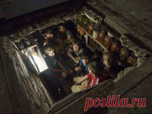 Игорь Парасич
Дети Славянска... Интересно, где сейчас дети Турчинова, Яценюка, Кличка и прочих мразей, которые загнали в подвалы детей собственной страны.