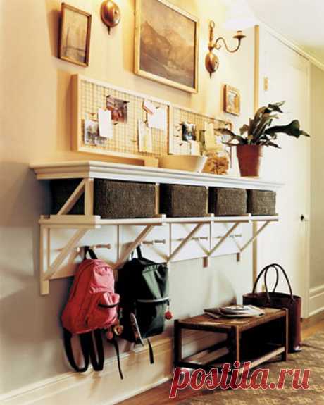 hallway-smart-storage-in-wicker-baskets-03.jpg (400×500)