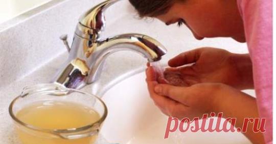 Вот, что происходит с кожей лица после того, как вы умываетесь яблочным уксусом: то, что вы узнаете, удивит вас