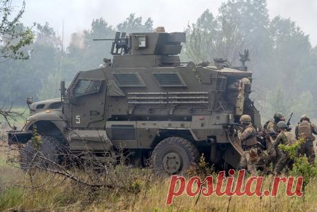 Российский боец: ВСУ бросают пехоту на убой на запорожском направлении. Противник забрасывает пикапы с личным составом до ближайшей лесополосы.