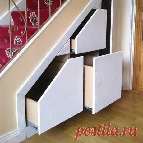 Ящики под лестницей фото