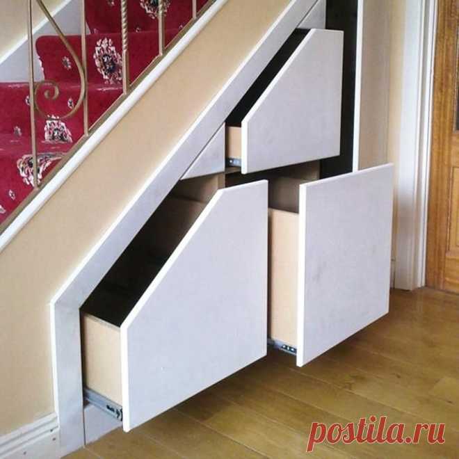 Ящики под лестницей фото