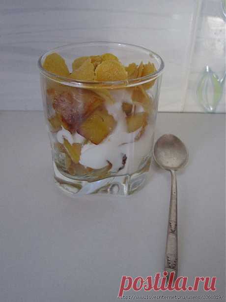 Яблочное парфе

СЏР±Р»РѕС‡РЅС‹Р№ РїР°СЂС„Рµ 010 (525x700, 221Kb)
Ингредиенты: Растопленное сливочное масло - 1 стл.,Яблоко - 1 шт.,Корица -1ст л.,Сахар-песок -1 стл.Йогурт греческий ванильный -100мл или йогурт  &quot;Активия &quot;, и ещё нашлась половинка манго но это по желанию. Мюсли или кукурузные хлопья - 50 г.