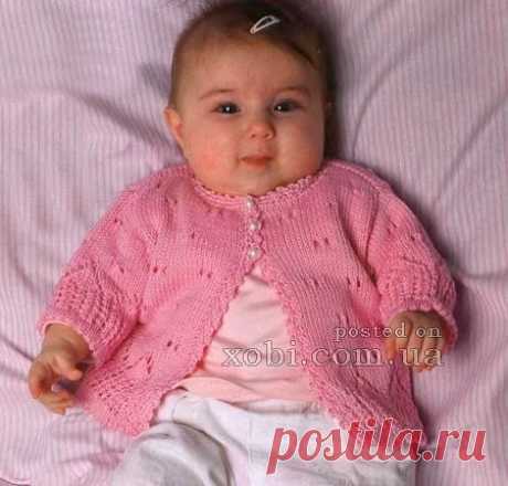 Розовая кофточка спицами 


Детская розовая кофточка вязаная спицами.
Размер на рост 74/80.
 
Материалы: 150 г розовой пряжи Catania (100% хлопок, 125м/50г); спицы №3,5; крючок №2,5; 3 пуговицы.
 
Лицевая гладь: лиц. р. - лиц. п., изн. р - изн. п
Узор с дырочками: кром., *2 п. провязать вместе лиц., 1 накид, повторять от *, 1 лиц В изн. рядах все петли и накиды вязать изн.
Ажурный
 узор: вязать по схеме. Начинать после 1-й стрелки и повторять между 
стрелками петли раппорт...