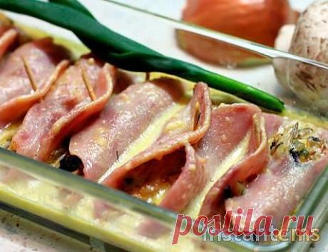 Маленькие рулеты из ветчины 

Ингредиенты:

- грамм 300 ветчины

- 100 мл вина белого

- зелень свеженькая

- 3 л. столовые майонезика

- одно яичко 

- 150 г. свеженьких грибов

- грамм 150 горошка (зеленого)