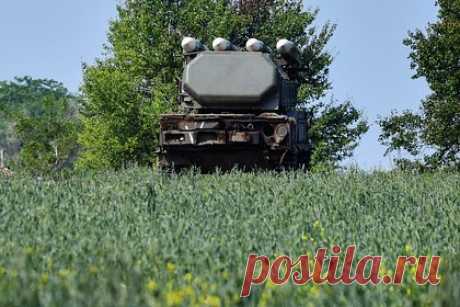 Минобороны заявило об уничтожении украинских ракет «Гром-2» над Крымом. Российские военные уничтожили две украинские оперативно-тактические ракеты «Гром-2» на севере Крыма. Об этом сообщили в Минобороны России. По данным оборонного ведомства, российские средства ПВО выявили украинские ракеты, перехватили их и уничтожили. Затем обломки украинских ракет упали в Джанкойском районе Крыма.