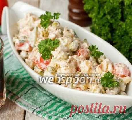 Салат «Боярский» с куриным мясом, овощами и орехами