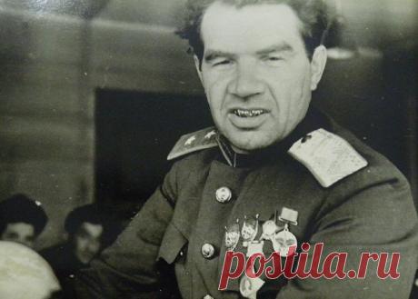 Василий Чуйков, дважды Герой Советского Союза, был одним из самых прославленных военачальников Великой Отечественной войны. Его армия отстояла Сталинград, а на его командном пункте была подписана капитуляция фашистской Германии.