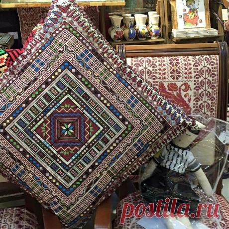 Ukraine, from Iryna < https://de.pinterest.com/ElderMountain/embroidery-balkan-slavic/ - Google Търсене