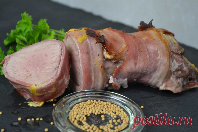 Saftiges Schweinefilet aus dem Ofen mit feiner Senfnote und Bacon