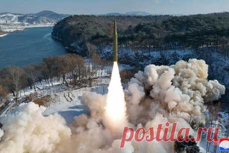 Стало известно о способности КНДР поразить крупнейшую базу США в Тихом океане. Недавно испытанная КНДР гиперзвуковая ракета способна поразить крупнейшую стратегическую базу США в Тихом океане, расположенную на острове Гуам. Об этом пишет Sankei. По данным издания, планирующая боевая часть после отсоединения от носителя развила скорость более десяти чисел Маха.