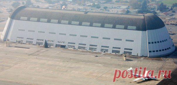 GOOGLE АРЕНДОВАЛА У NASA ГИГАНТСКИЕ АНГАРЫ Д / Физика невозможного!