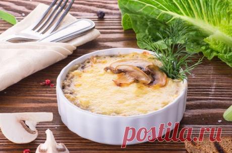 Жульен с курицей и грибами в духовке Некоторые люди думают, что жульен — это курино-грибная смесь, залитая большим количеством майонеза. Жирное, калорийное и очень вредное, ведь майонез