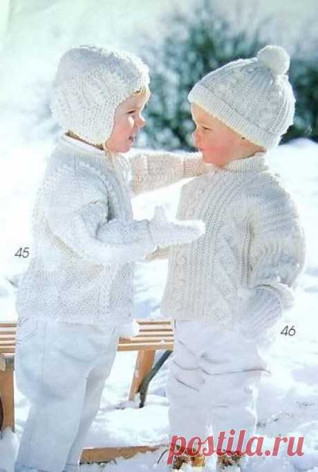 2 белых комплекта для малышей.
