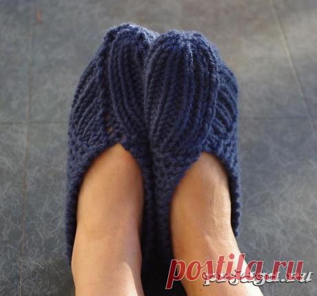 Вязаные носки и тапочки крючком и спицами