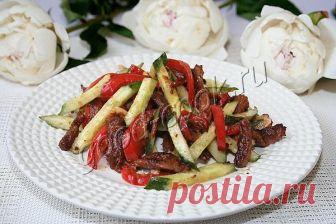 Салат из жареной говядины с ореховой заправкой. Рецепт приготовления