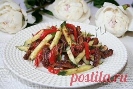 Салат из жареной говядины с ореховой заправкой. Рецепт приготовления