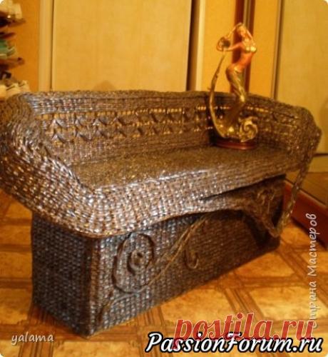 Банкетка, плетенная из бумаги