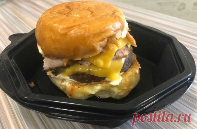 Обзор "Бэтмен-бургера" за 890 рублей, который я заказал в московской Чайхоне | Записки тощего обжоры | Яндекс Дзен