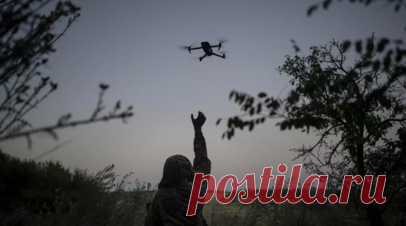 Военкор Симонов: батальон «Феникс» обучает бойцов минированию с помощью дронов. Батальон специального минирования «Феникс» продолжает подготовку специалистов: в учебном центре уникального подразделения 11-й инженерной бригады Южной группировки войск бойцов учат управлению FPV-дронами. Читать далее