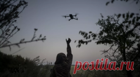 Военкор Симонов: батальон «Феникс» обучает бойцов минированию с помощью дронов. Батальон специального минирования «Феникс» продолжает подготовку специалистов: в учебном центре уникального подразделения 11-й инженерной бригады Южной группировки войск бойцов учат управлению FPV-дронами. Читать далее