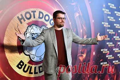 Харламов раскрыл отношение к бывшим женам. Российский комик, резидент Comedy Club Гарик Харламов высказался об отношении к бывшим женам и критериях выбора женщин. Юморист был женат дважды. Первой его супругой стала администратор ночного клуба Юлия Лещенко, второй — актриса Кристина Асмус. Позже юмористу стали приписывать роман с актрисой Катериной Ковальчук.