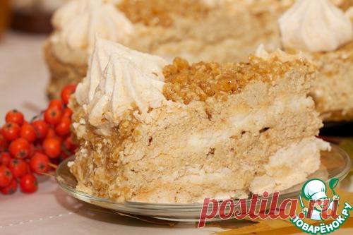 Торт-безе с кофейным кремом и грильяжем