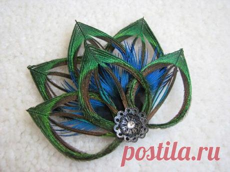 Peacock Feather Flower Fascinator Hair Clip with Dark Silver Filigree Accent piece and Rhinestone