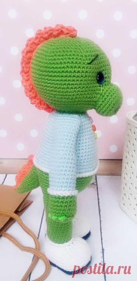 PDF Динозаврик крючком. FREE crochet pattern; Аmigurumi doll patterns. Амигуруми схемы и описания на русском. Вязаные игрушки и поделки своими руками  #amimore - Дракон, дракончик, динозавр, динозаврик.