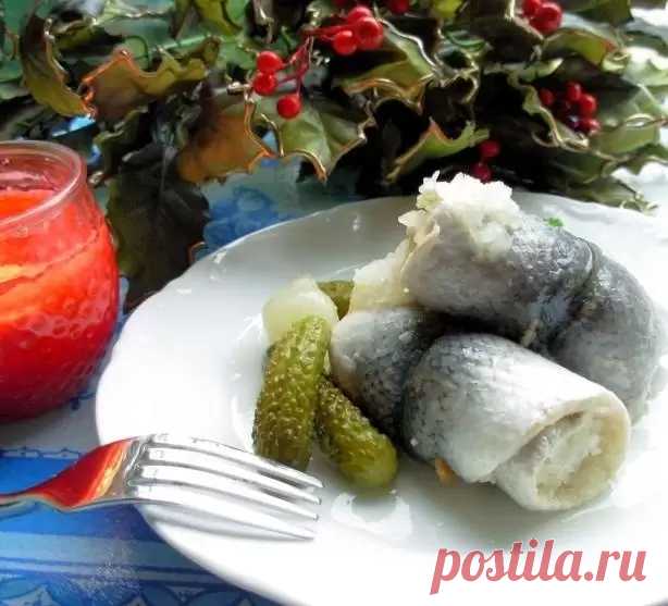 Silkių vyniotiniai rolmopsai, silkutė gaunasi ypatingai skani ir minkšta.