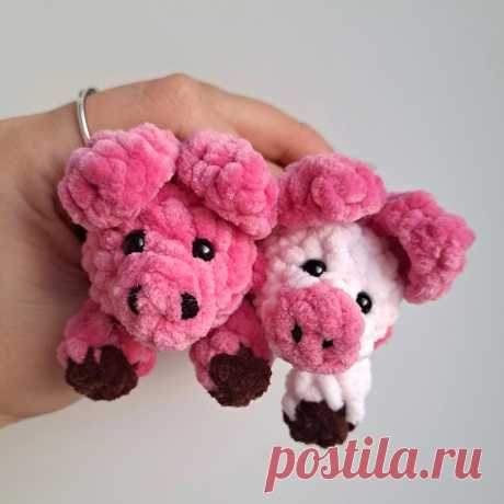 PDF Мини Пиг крючком. FREE crochet pattern; Аmigurumi toy patterns. Амигуруми схемы и описания на русском. Вязаные игрушки и поделки своими руками #amimore - плюшевая свинка, маленький поросёнок из плюшевой пряжи, свинья, поросенок.