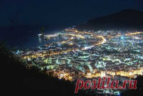 (4) Фејсбук    Budva by night