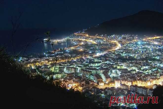 (4) Фејсбук    Budva by night
