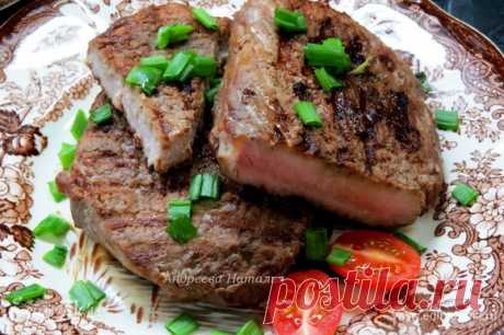 Мясо на гриле в пряном маринаде. Ингредиенты: соевый соус, мясо, крахмал