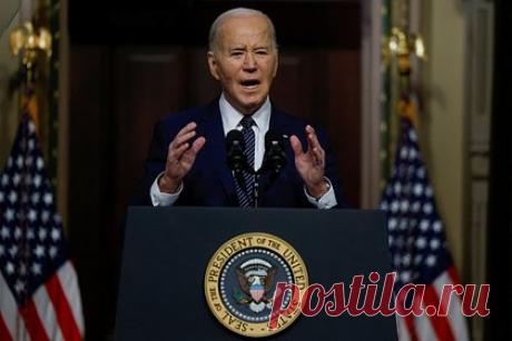 В США предрекли Байдену потерю избирателей из-за его политики по Газе. Президент США Джо Байден может лишиться поддержки на предстоящих президентских выборах из-за его политики относительно конфликта в секторе Газа, сообщает Politico. Согласно публикации, соратники Байдена опасаются, что действующему главе государства будет сложно удержать избирателей из-за потери имиджа мирового лидера.