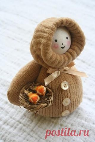 Милые снеговички из ненужных варежек