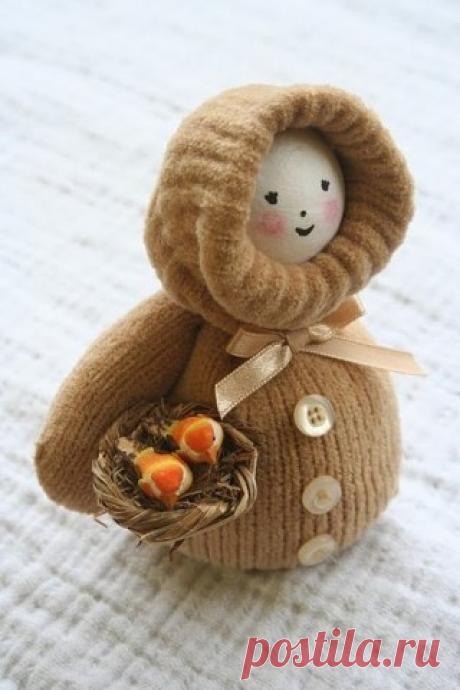 Милые снеговички из ненужных варежек