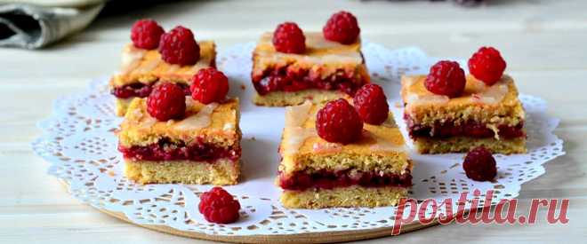 Домашнее малиновое печенье • Рецепт Вкусное и нежное домашнее малиновое печенье готовится в духовке просто. К тому же песочное печенье со свежей малиной на сливочном масле просто тает во рту.