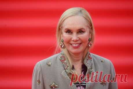 Вдову Иосифа Кобзона выписали из больницы. 72-летнюю вдову эстрадного певца Иосифа Кобзона Нелли выписали из московской клиники, сообщает Telegram-канал «112». Отмечается, что вдова артиста прошла курс терапии и теперь будет находиться под присмотром врачей амбулаторно. Ранее Нелли Кобзон сообщила о прохождении плановой проверки в больнице.