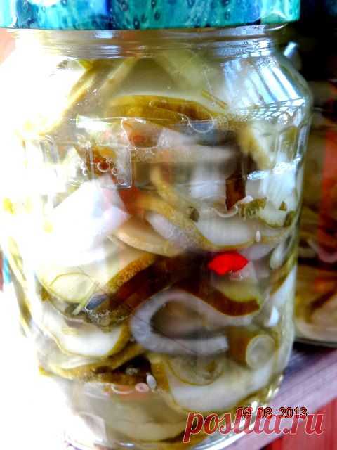 Огуречный салат с луком и чили (стерилизация - мультиварка, вариант). Рецепт c фото, мы подскажем, как приготовить!