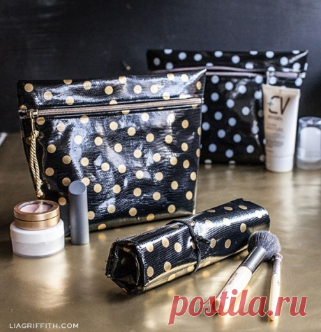DIY Oilcloth Makeup Brush Roll