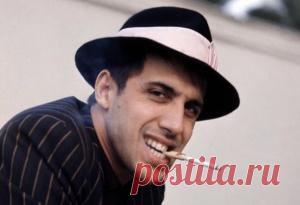 Адриано Челентано                      http://professionali.ru/citations/2.html