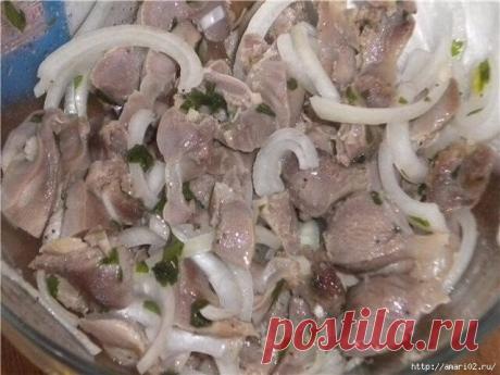 Очень вкусная закуска из маринованных куриных желудков. Будут выпрашивать у вас рецепт!