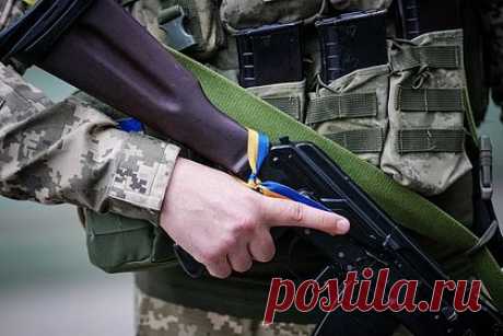 Украинский пленный признался в расстреле мирных жителей в Мариуполе. Попавший в плен украинский пограничник признался в расстреле двух мирных граждан в Мариуполе. К одному из перекрестков подъехали мужчина и женщина на мотороллере, они остановились по требованию украинских военных, но вскоре началась стрельба.